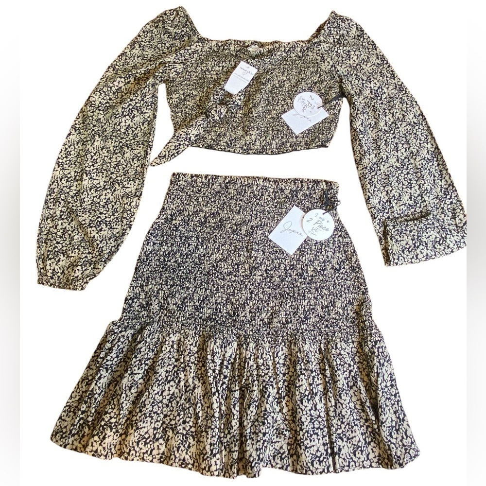 Japna  Crop Long Sleeve Blouse and Matching Mini Skirt & hair Tie Women’s SizeS